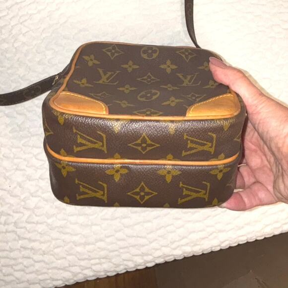 Louis Vuitton Monogram Crossbody Amazone - Picture 3 of 7
